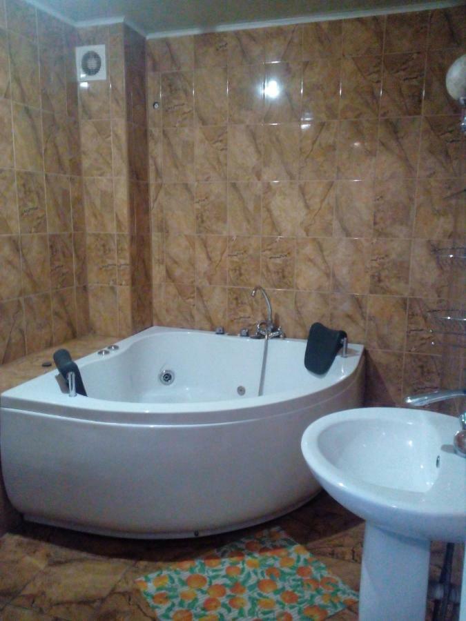 Imperial Hotel Krivoy Rog Kryvyi Rih Екстериор снимка